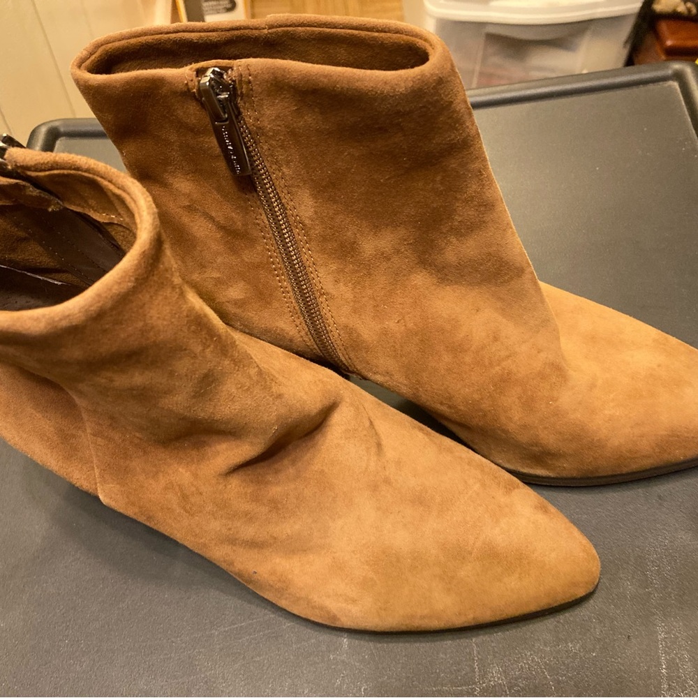 Vince Camuto VC-GRASEM 7M brown suede booties